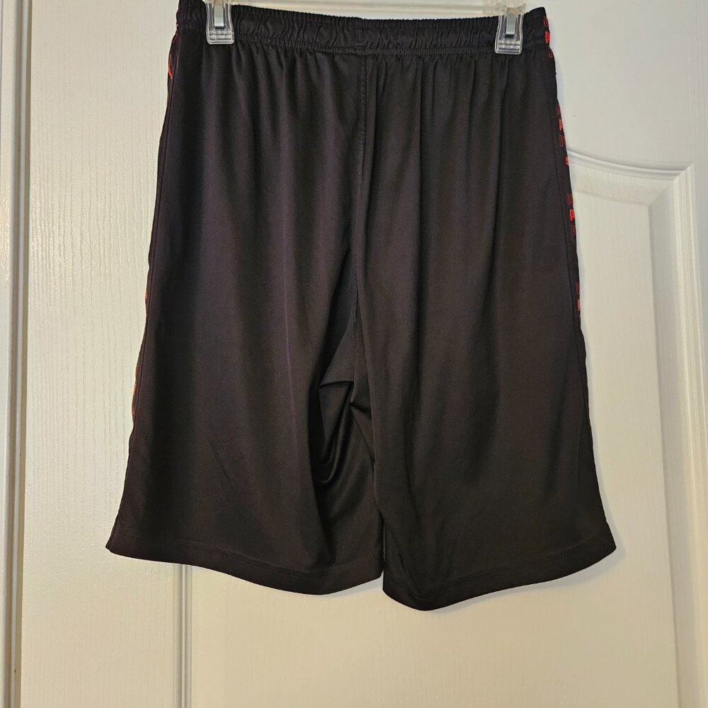 Puma Mens Shorts Black and Red Size Medium - Picture 2 of 5